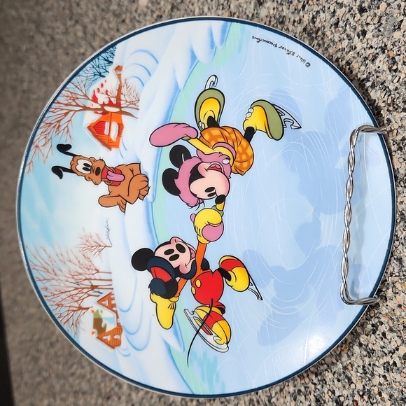 Disney Other - Disney collectible plate